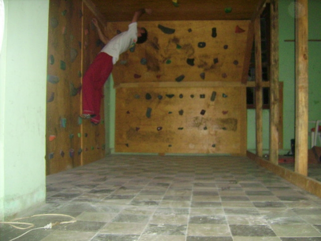  Escalada na academia 